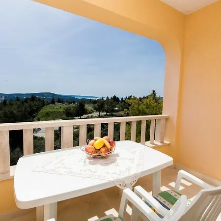 Apartment Meri Seget Vranjica
