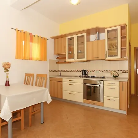 Apartment Meri Seget Vranjica