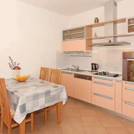 Meri Apartment Seget Vranjica