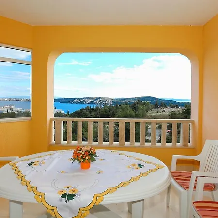 Apartment Meri Seget Vranjica